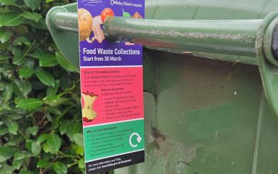 Food Waste Bin Hanger On Bin (1)